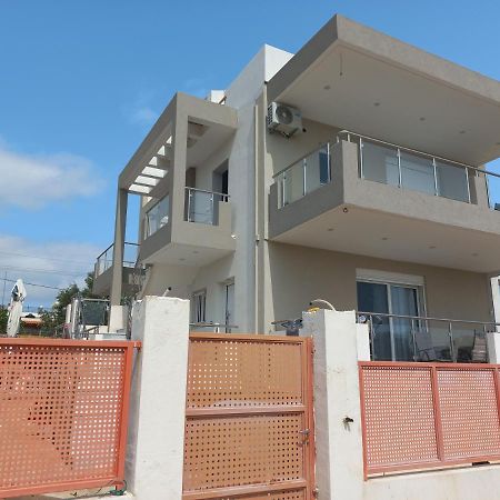 Airport View Apartments Loútsa Exterior foto