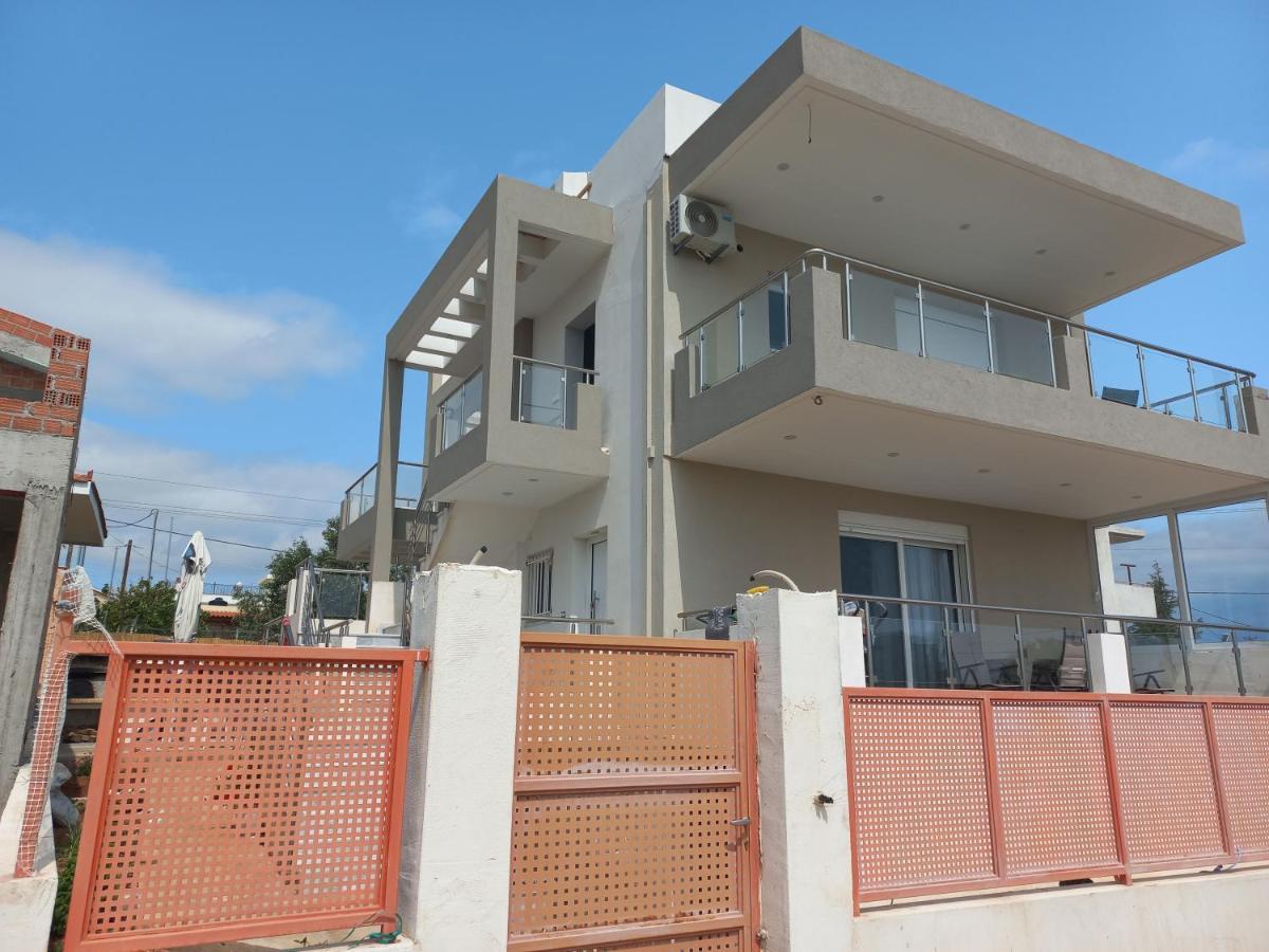 Airport View Apartments Loútsa Exterior foto